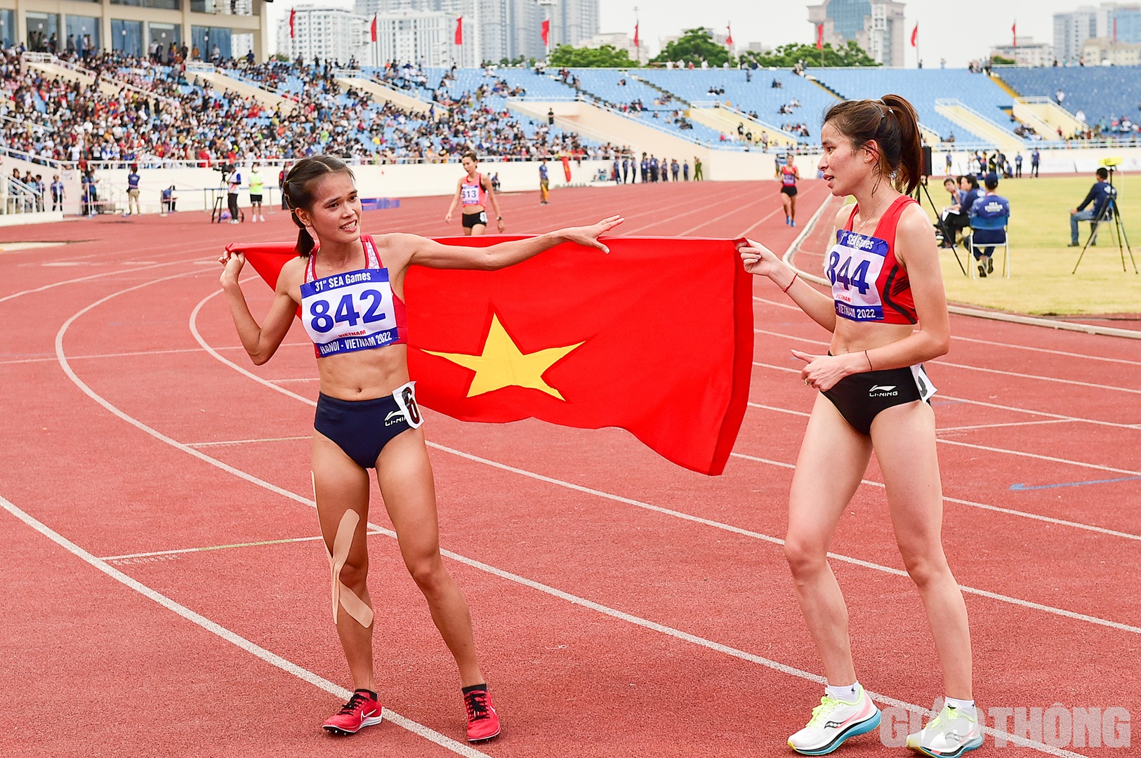 Cuối giờ chiều Phạm Thị Hồng Lệ (số 842) và Lò Thị Thanh (số 844) lần lượt giành HCV và HCB nội dung 10.000m nữ. Đáng tiếc Thanh sau đó bị tước HCB vì phạm quy.
