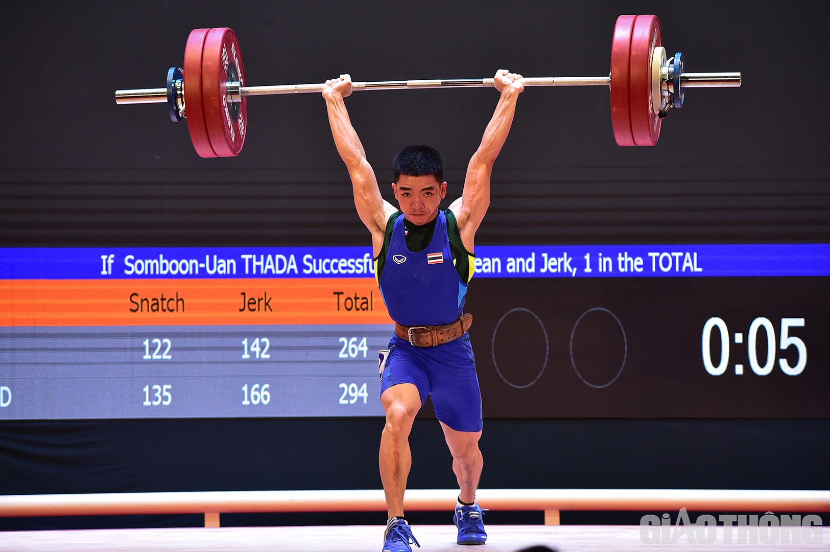 Uda của Thái Lan thành công cả 3 lần cử đẩy, nhưng chỉ đạt mức tạ tốt nhất 141kg. Dù vậy, anh chơi tốt ở phần cử giật để đạt tổng cử 256kg và nhận tấm HCB.