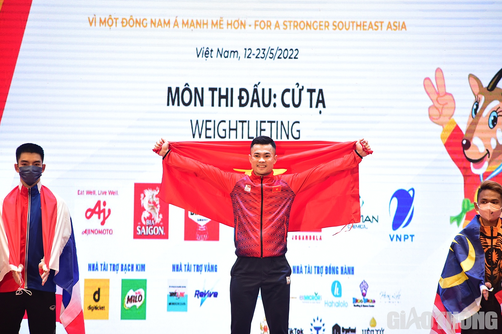 Đô cử 24 tuổi bình thản khi giành HCV và phá 2 kỷ lục. Anh cho biết: "Tôi rất thoải mái khi thi đấu. Thành tích của tôi có sẵn như vậy, nên việc đăng ký mức tạ có khoảng cách khá lớn với các đối thủ".