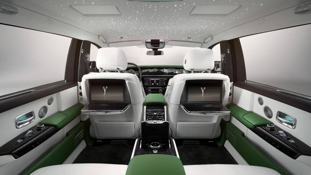 Vô lăng của xe cũng đã được làm dày hơn nhằm tăng cảm giác cho chủ xe