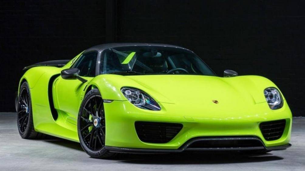 Porsche 918 Spyder: Những chiếc xe này chỉ được bán theo lời mời trực tiếp và được cung cấp cho một số khách hàng chọn lọc của Porsche