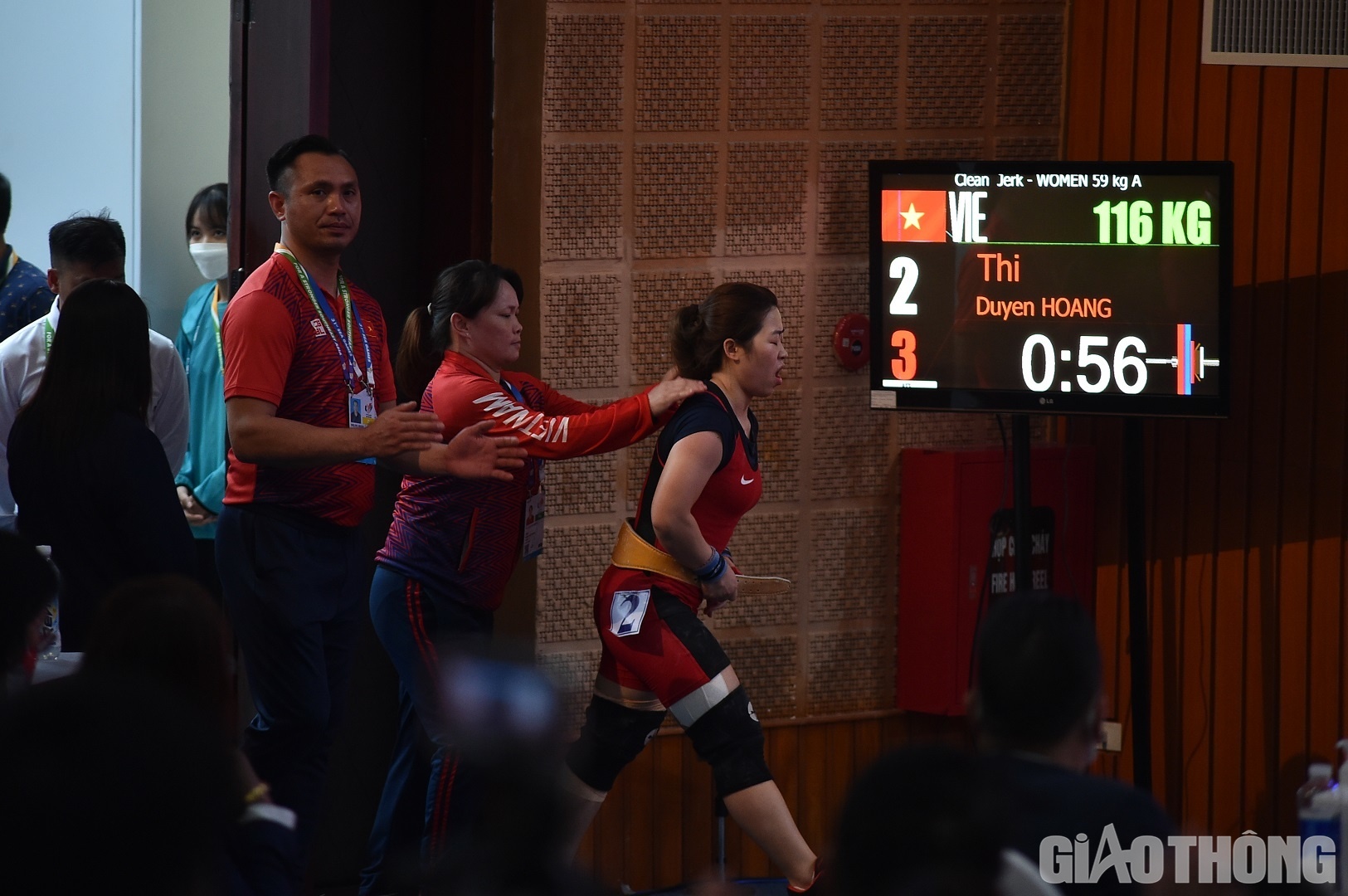 Lần cử đẩy thứ hai và thứ ba trở thành cơ hội cho Hoàng Thị Duyên phá kỷ lục SEA Games. Kỷ lục cũ là 115kg.