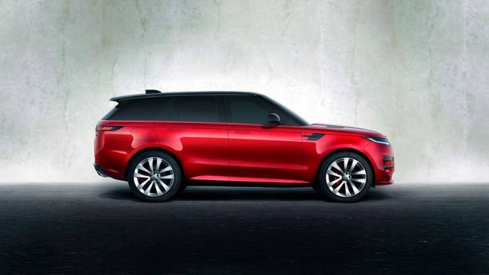 Tại Việt Nam, Range Rover Sport thế hệ mới được phân phối chính hãng với 5 phiên bản