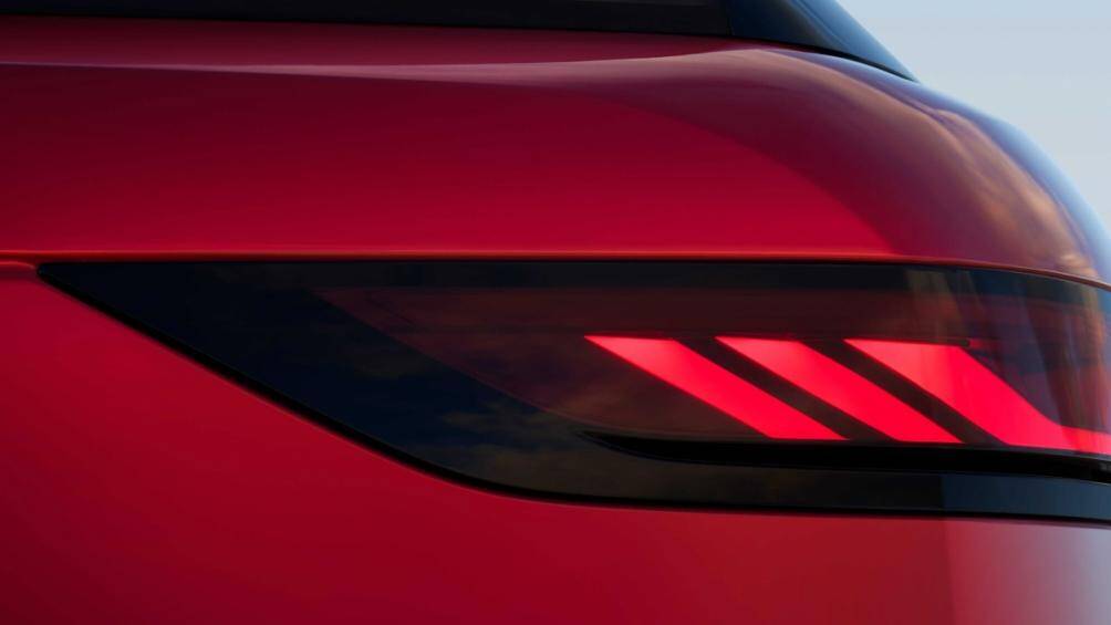 Thấp nhất là bản Range Rover Sport SE có giá từ giá 6,969 tỷ đồng, cao nhất là Range Rover Sport First Edition với giá 8,149 tỷ đồng