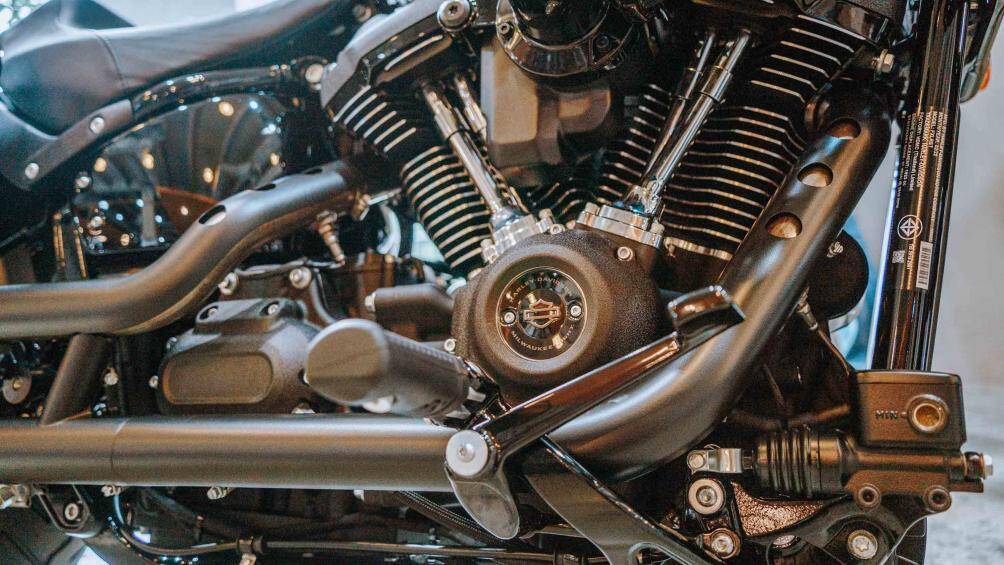 "Trái tim" của xe là khối động cơ Milwaukee-Eight 117 dung tích 1.923cc, mang đến công suất 103 mã lực và momen xoắn 170 Nm