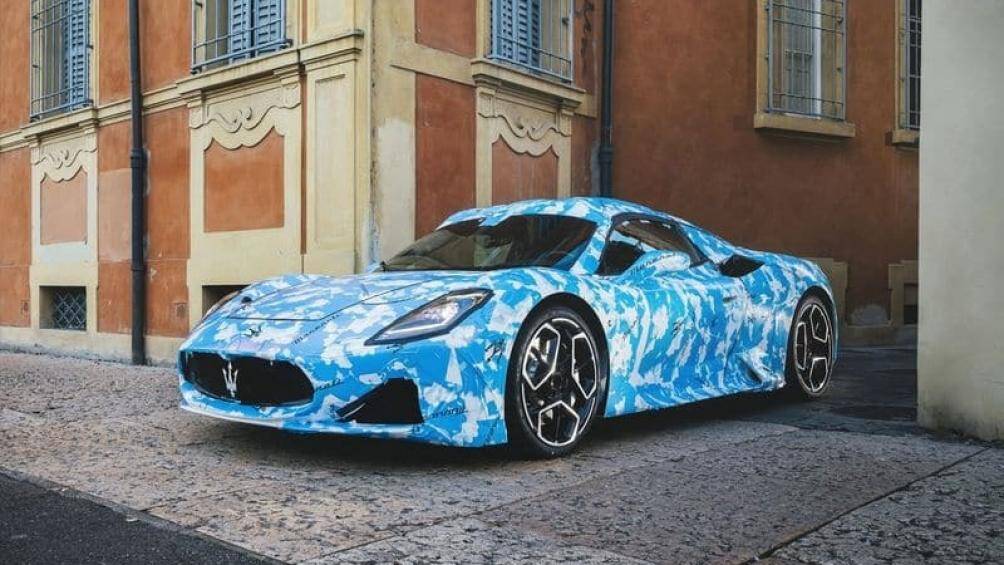 Trước đó, vào tháng 12/2021, Maserati đã công bố những bức ảnh về nguyên mẫu ban đầu của biến thể mui trần của mẫu MC20