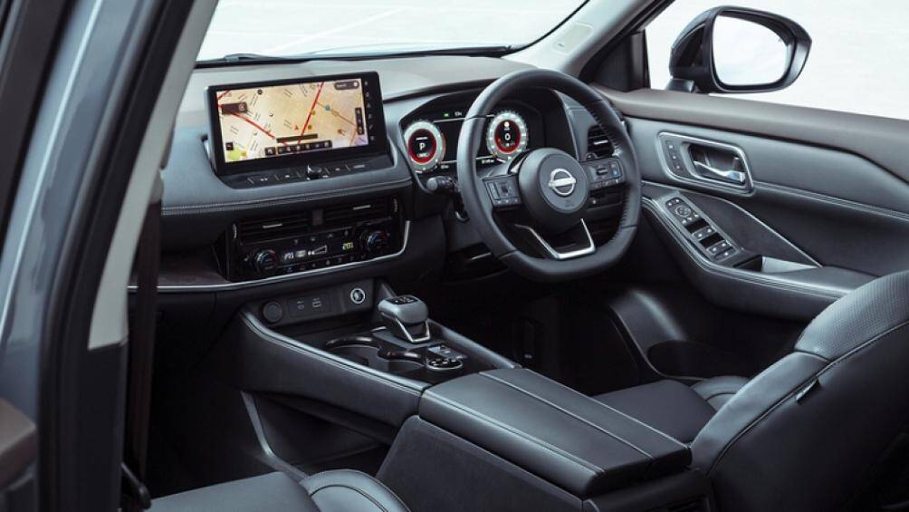 Hệ thống giải trí trên xe bao gồm màn hình thông tin giải trí cảm ứng 8 inch tiêu chuẩn hoặc 9 inch tùy chọn kết nối Apple CarPlay và Android Auto