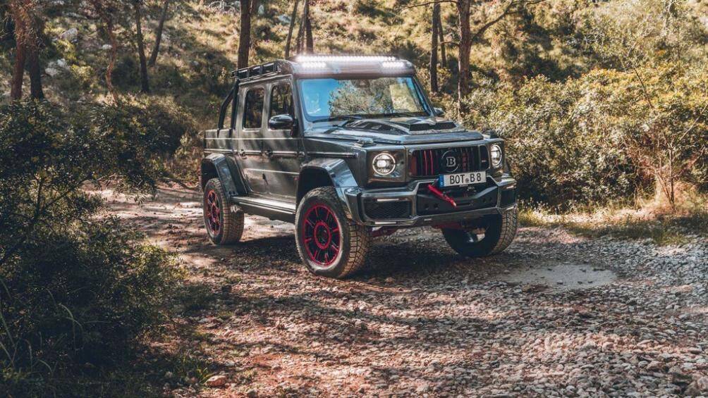 900 XLP có thể tăng tốc từ 0-100km/h chỉ trong 4,4 giây dù tốc độ tối đa giới hạn ở 210km/h để đảm bảo an toàn cho những chiếc lốp gai