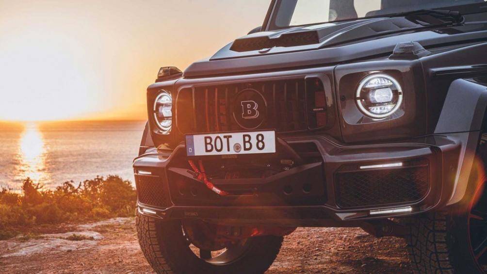 Loại lốp Pirelli Scorpion ATR có kích thước 325/55 R22, bọc quanh mâm 22 inch của Brabus, khoảng sáng gầm của xe đạt tới 49cm