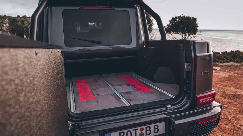 Bề rộng của thân xe cũng được Brabus nới rộng thêm 11,6cm trong khi trục cơ sở được kéo dài thêm 68,9cm để có chỗ lắp thùng bán tải