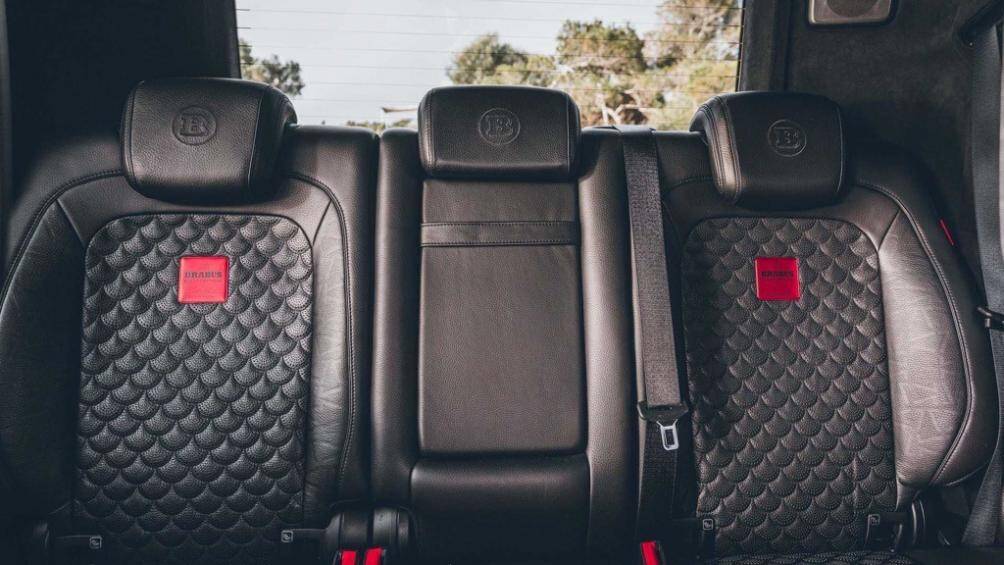 Với sức mạnh và độ hiếm của mình, một chiếc Brabus 900 XLP đương nhiên sẽ không rẻ. Cụ thể hơn, mẫu siêu bán tải này có giá lên tới 658.625 Euro (16 tỷ đồng)