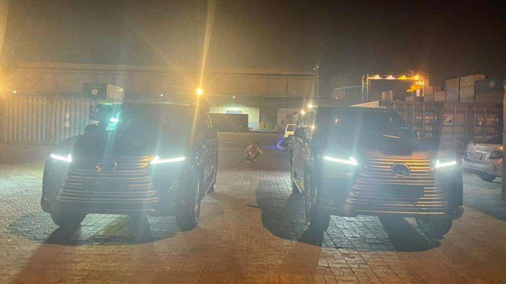 Giá xe Lexus LX 600 2022 chính hãng bản Urban là 8,1 tỷ đồng. Hai mẫu F-Sport và VIP lần lượt là 8,35 tỷ đồng và 9,21 tỷ đồng