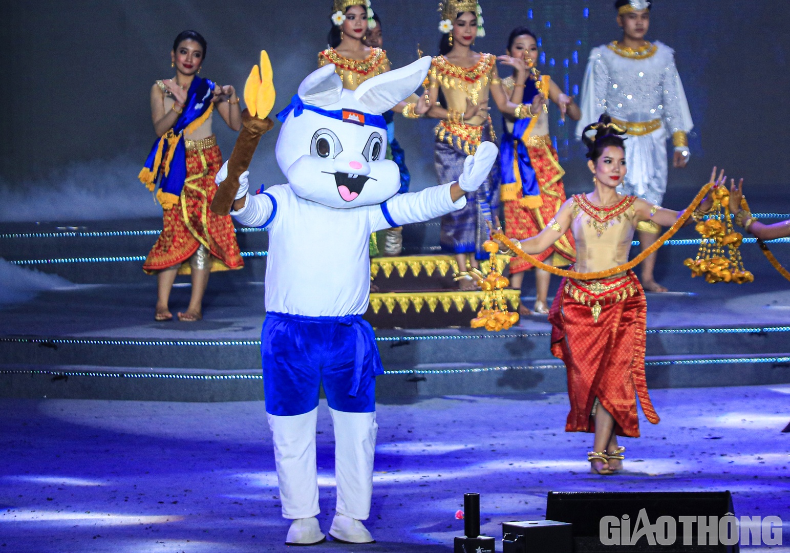 Chú Thỏ trắng - linh vật của SEA Games 32 tại Campuchia.