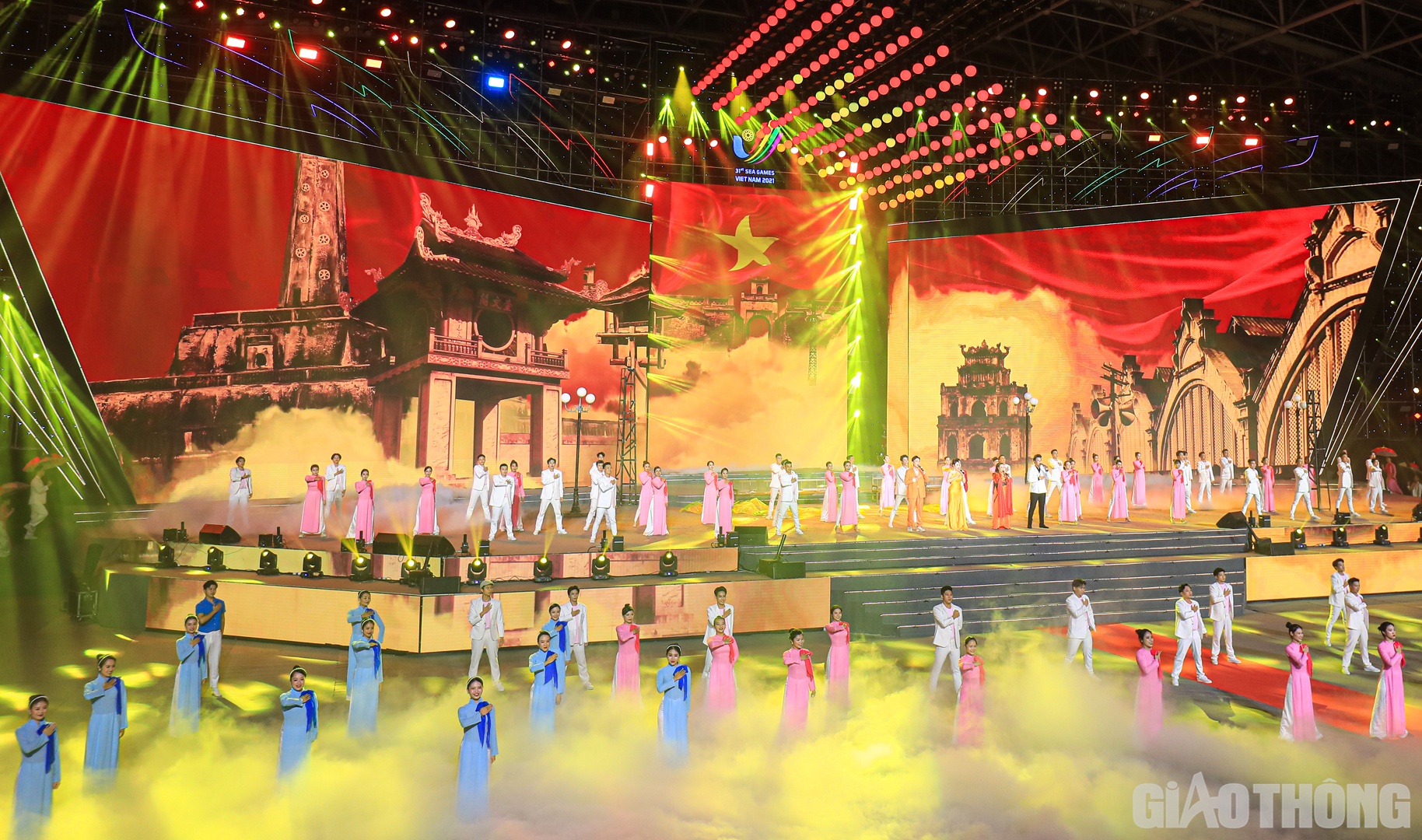Tối 23/5, lễ bế mạc SEA Games 31 đã diễn ra tại Cung điền kinh trong nhà Mỹ Đình (Hà Nội) với chủ đề "Hội tụ để tỏa sáng - Gather to shine”.