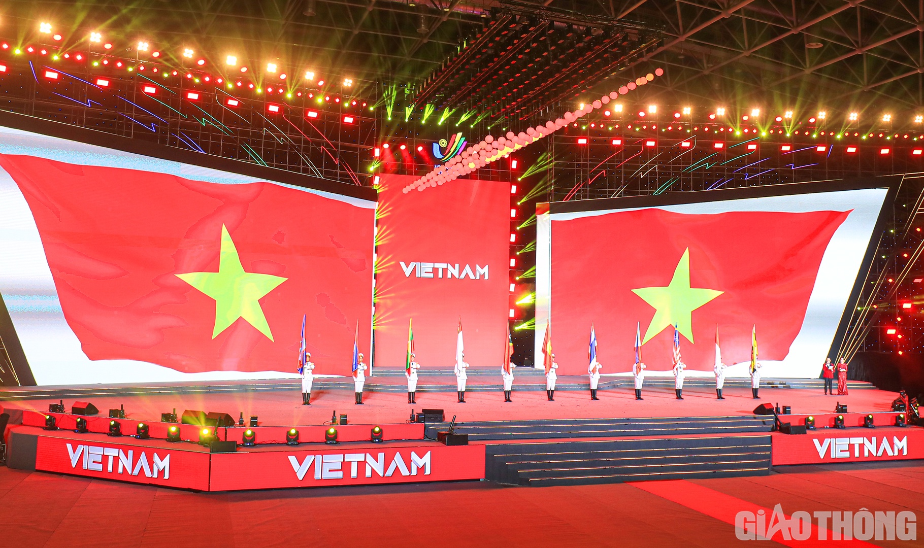 Lễ bế mạc là dịp tổng kết lại toàn bộ chặng đường đã qua của SEA Games 31, tổng hợp lại những con số ấn tượng, số huy chương đạt được của các vận động viên đến từ 11 quốc gia, những kỷ lục được xác lập…