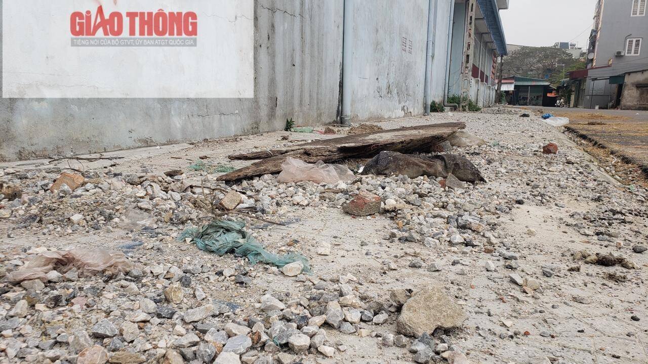 Trao đổi với báo chí, ông Đoàn Văn Long, Chủ tịch UBND thị trấn Gia Lộc (huyện Gia Lộc, Hải Dương) cho biết, năm 2014, huyện phải bồi thường cho Công ty Tây Bắc hơn 40 tỷ đồng. Tuy nhiên, khi tiếp quản dự án, người dân tiếp tục không vào đây kinh doanh.