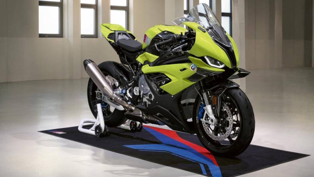 Các tùy chọn bổ sung gồm phần mềm kích hoạt M GPS Lap Timer, có thêm yên sau và nhiều bộ phụ kiện khác nhau cho hành khách