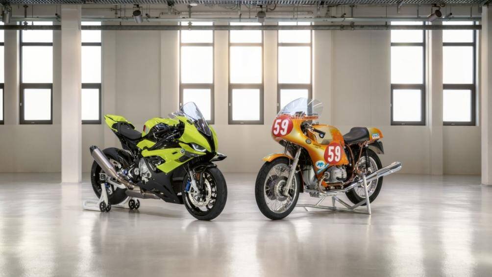 Ngoài việc công bố phiên bản đặc biệt này của chiếc M 1000 RR, BMW M cũng đã trình làng mẫu M4 CSL 2023