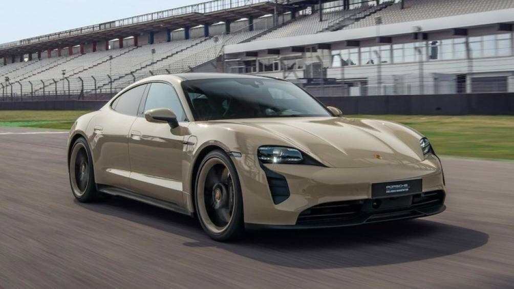 Hãng xe Porsche vừa cho ra mắt phiên bản xe điện Taycan đặc biệt nhằm kỷ niệm 90 năm xây dựng đường đua Hockenheimring tại Đức