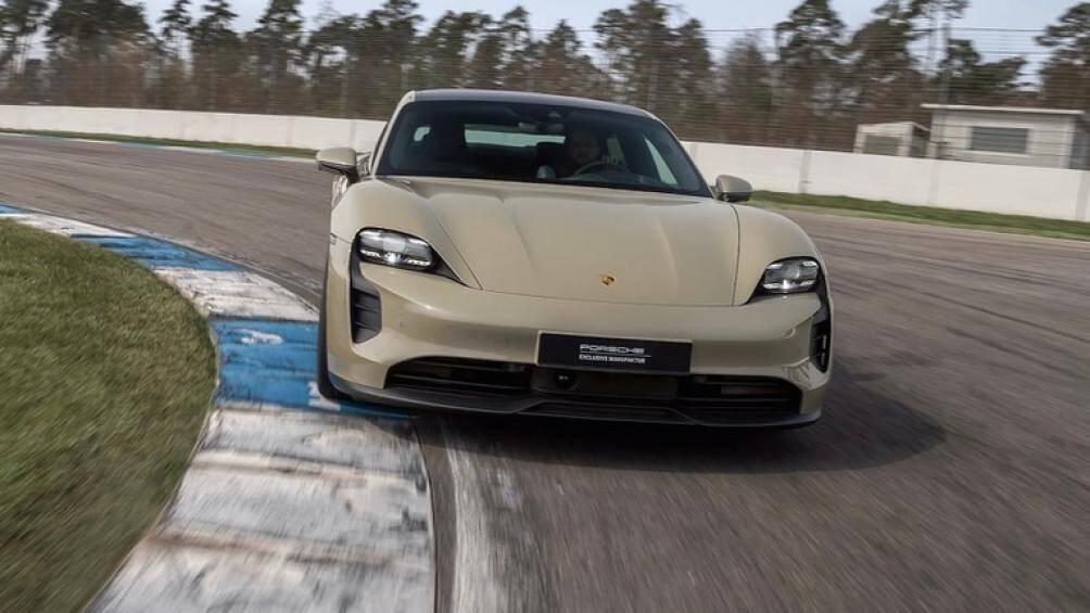 Bản đặc biệt này nhằm kỷ niệm 90 năm thành lập trường đua Hockenheimring, nơi đã để lại nhiều dấu ấn quan trọng đối với Porsche