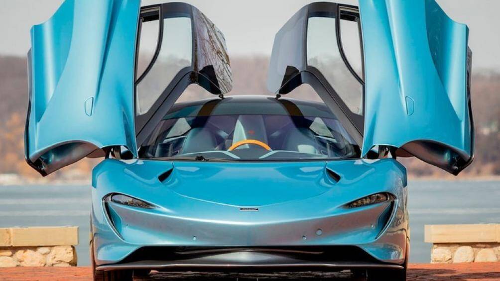 Đặc biệt, chiếc xe có màu sơn xanh Heritage Gloss Steel độc nhất trên thế giới, có giá bán ước tính 2,8 - 3 triệu USD