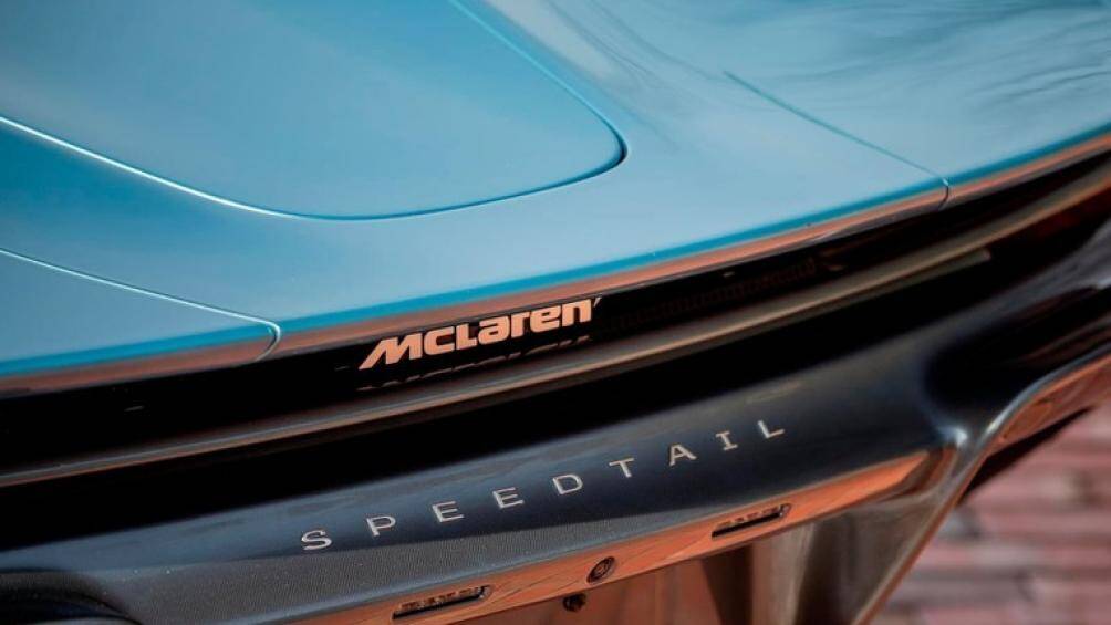 Do chỉ là xe trưng bày nên chiếc McLaren Speedtail hàng độc này không có gương chiếu hậu, thay vào đó là camera gắn ở hai bên