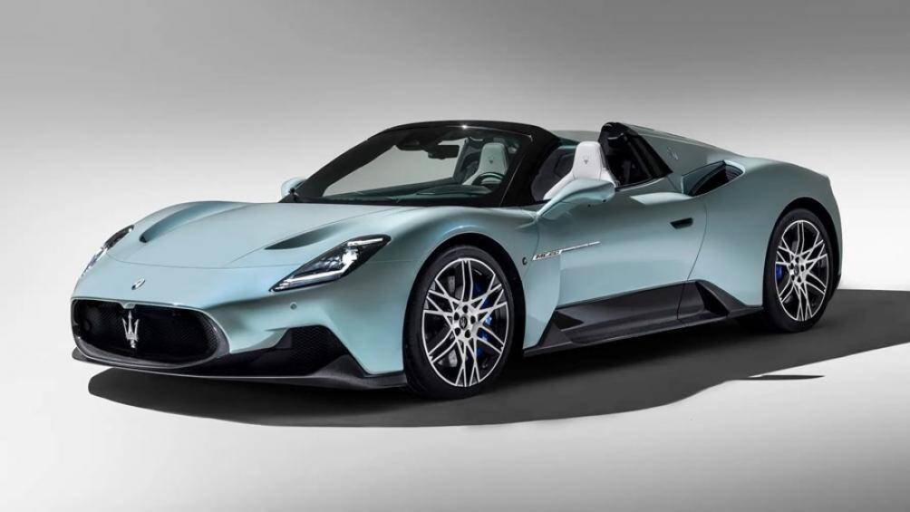 Tiếp bước siêu xe mui trần Maserati MC20, thương hiệu Ý đã trình làng mẫu spyder mui trần MC20 Cielo dựa trên cùng một khung gầm carbon