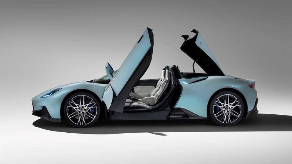 MC20 Cielo có trọng lượng tối thiểu so với bản coupe, trọng lượng của Cielo được công bố là 1.540kg, chỉ nặng hơn MC20 Coupe 65kg