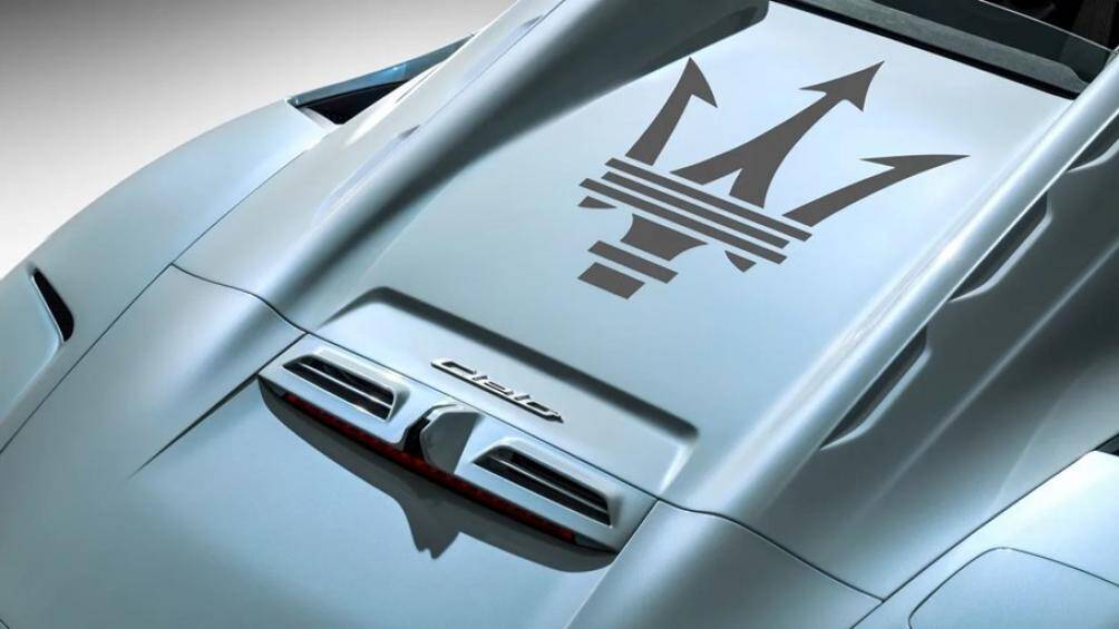 Maserati MC20 Cielo 2023 mới vẫn dùng động cơ Nettuno V6 3.0L sản sinh công suất 621 mã lực và mô-men xoắn cực đại 730 Nm