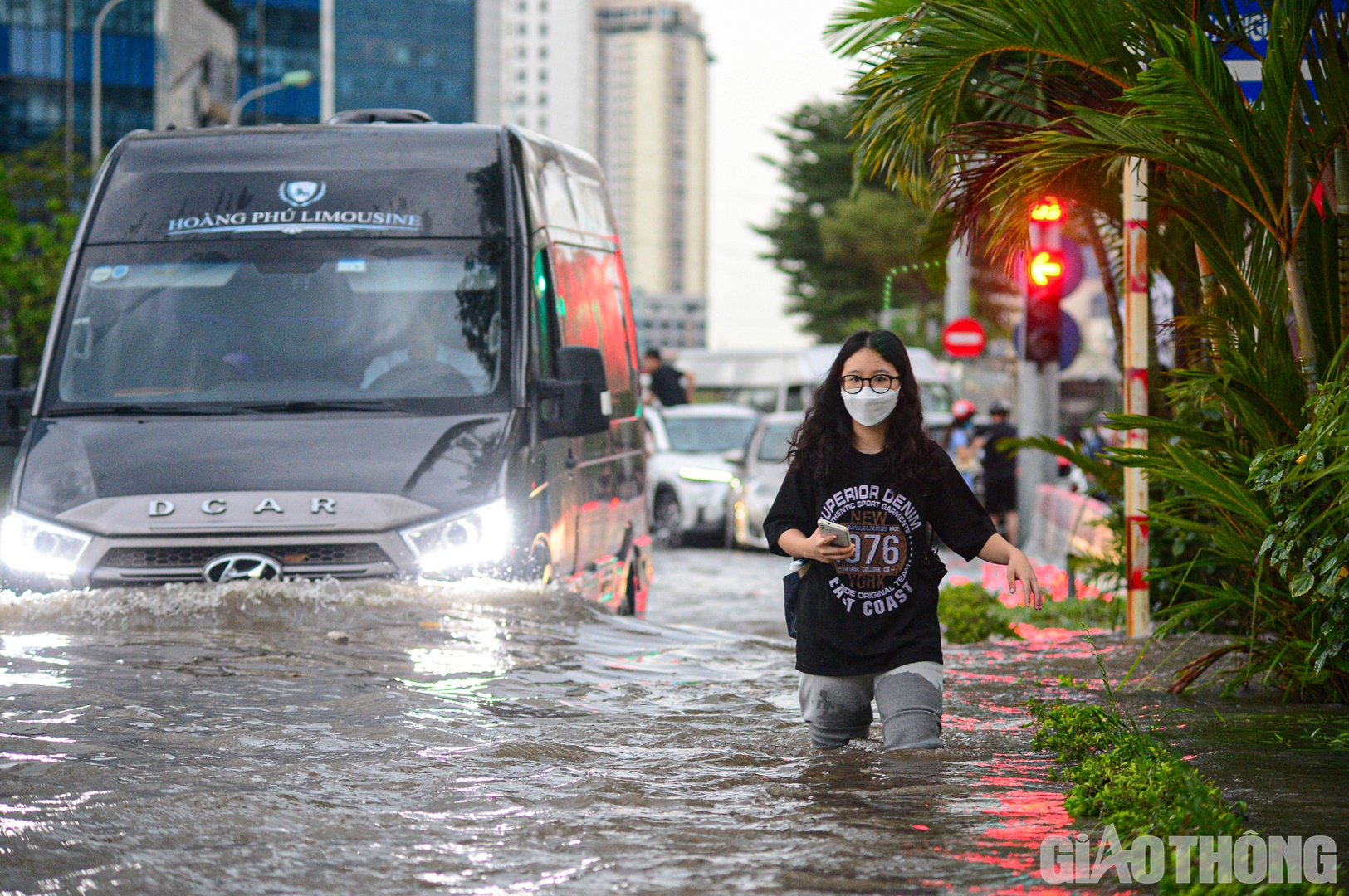 Tuyến đường không khác gì một con sông lớn.