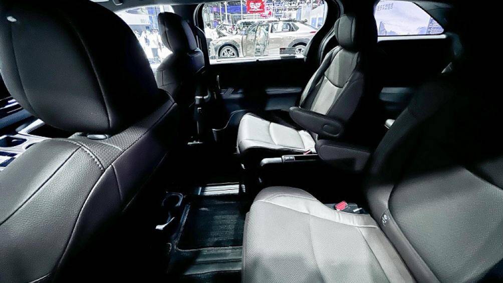 Được biết, xe còn có tuỳ chọn camera 360 độ và màn hình hiển thị thông tin kính lái (HUD)