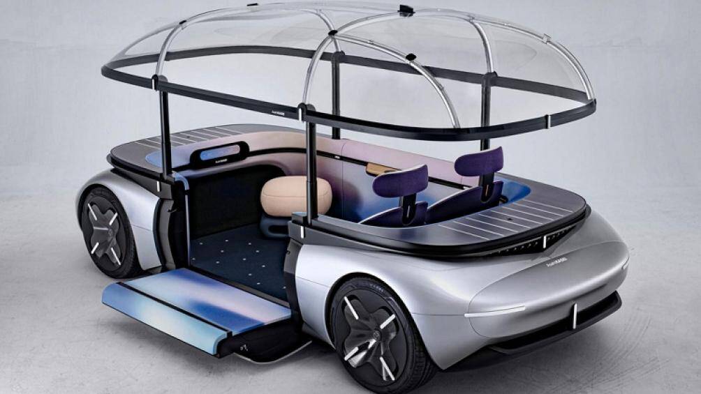 Phần lồng kính có thể nâng lên theo chiều dọc, trong khi một cánh cửa bên sẽ gập xuống để cung cấp lối vào cabin