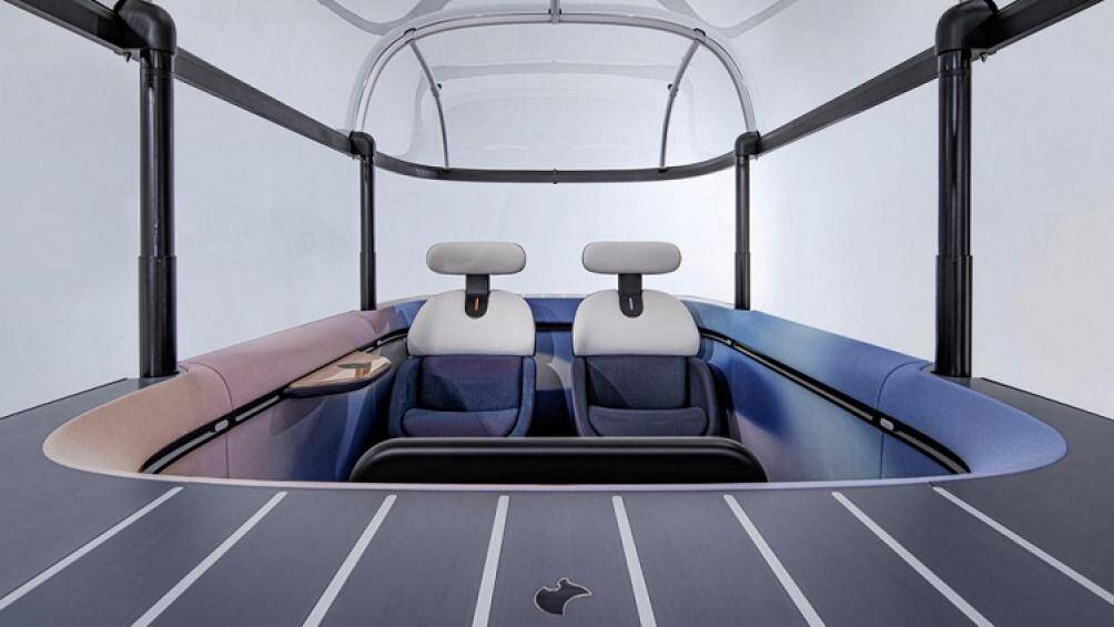 Thiết kế tương lai tiếp tục được áp dụng trong cabin với một ghế nhỏ cũng như hai ghế đơn với đệm Cubit