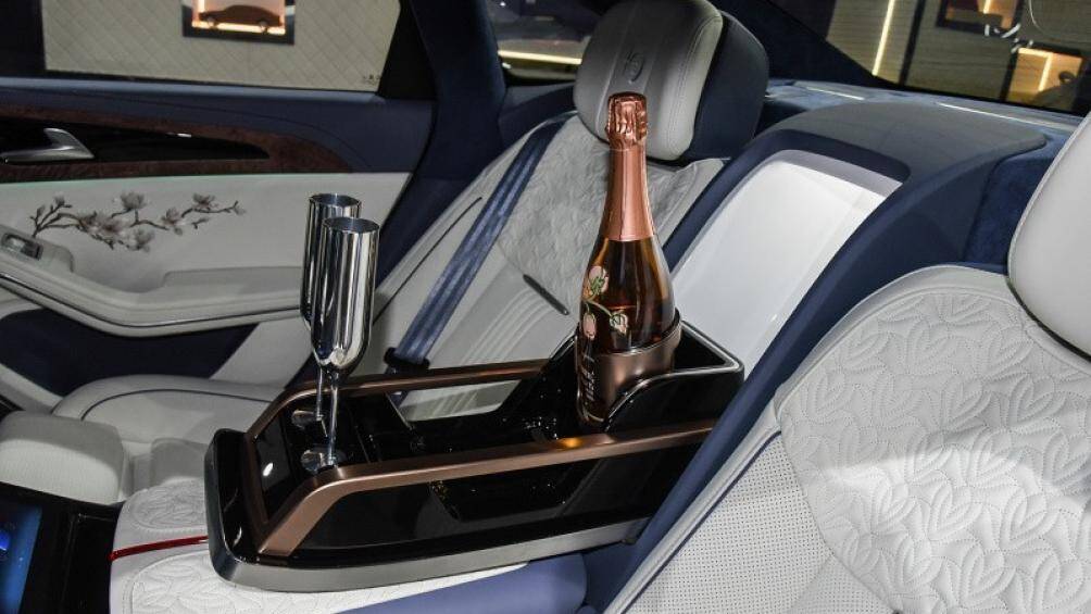 Tại Việt Nam, Hồng Kỳ H9 đang được bán chính hãng với giá từ 1,508 - 2,688 tỷ đồng. Hiện chưa rõ mẫu H9+ sắp tới có được đưa về Việt Nam không