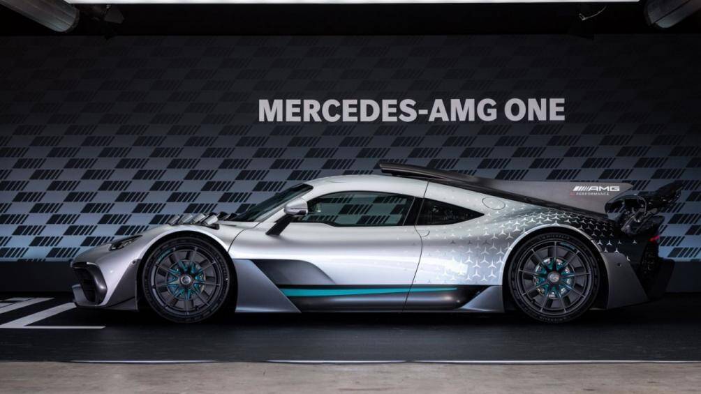 Tương tự như các mẫu xe đua Công thức 1, khung gầm của Mercedes-AMG One được thiết kế liền khối nhằm tăng khả năng chịu lực
