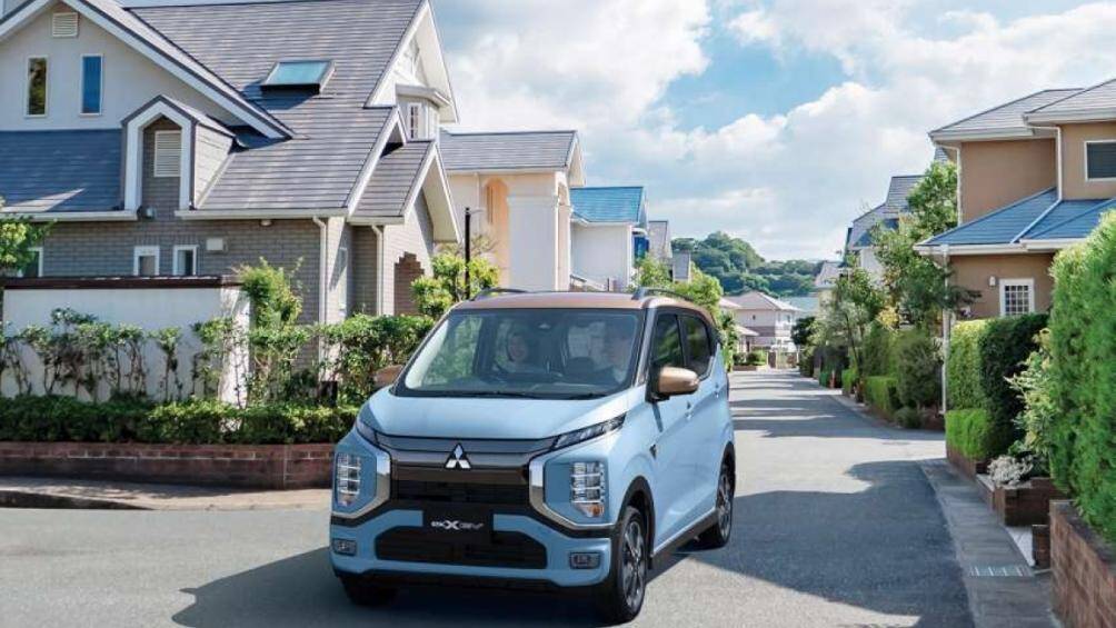 Do chính sách trợ giá đối với các dòng xe năng lượng sạch thì giá bán của Mitsubishi eK X EV bản G sẽ chỉ còn từ 1,848 triệu Yên (khoảng 335 triệu đồng)