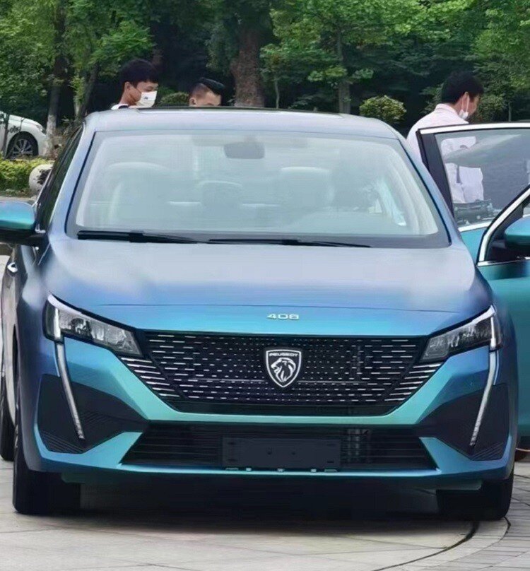 Peugeot 408 mới có cụm đèn trước Full LED với đèn chạy ban ngày kéo dài xuống phần hốc gió phía trước