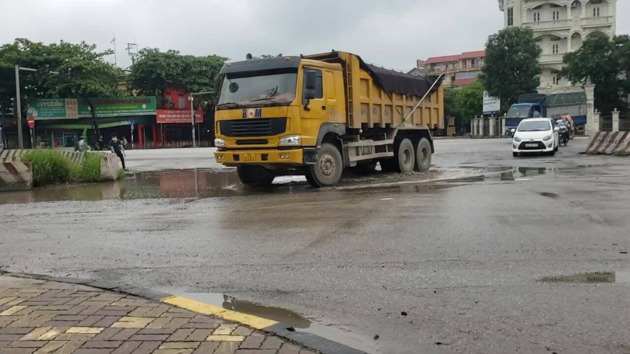 Đại diện Công an tỉnh Hải Dương cho biết, thời gian qua, đơn vị đã triển khai và làm rất tốt việc tuần tra, kiểm soát và xử lý xe tải cơi nới thành thùng, chở hàng quá tải, tự ý cải tạo phương tiện trên đường bộ. Việc này khiến cho toàn bộ tuyến đường trên địa bàn tỉnh Hải Dương không còn tình trạng xe cơi nới, chở quá tải và gây mất ATGT.