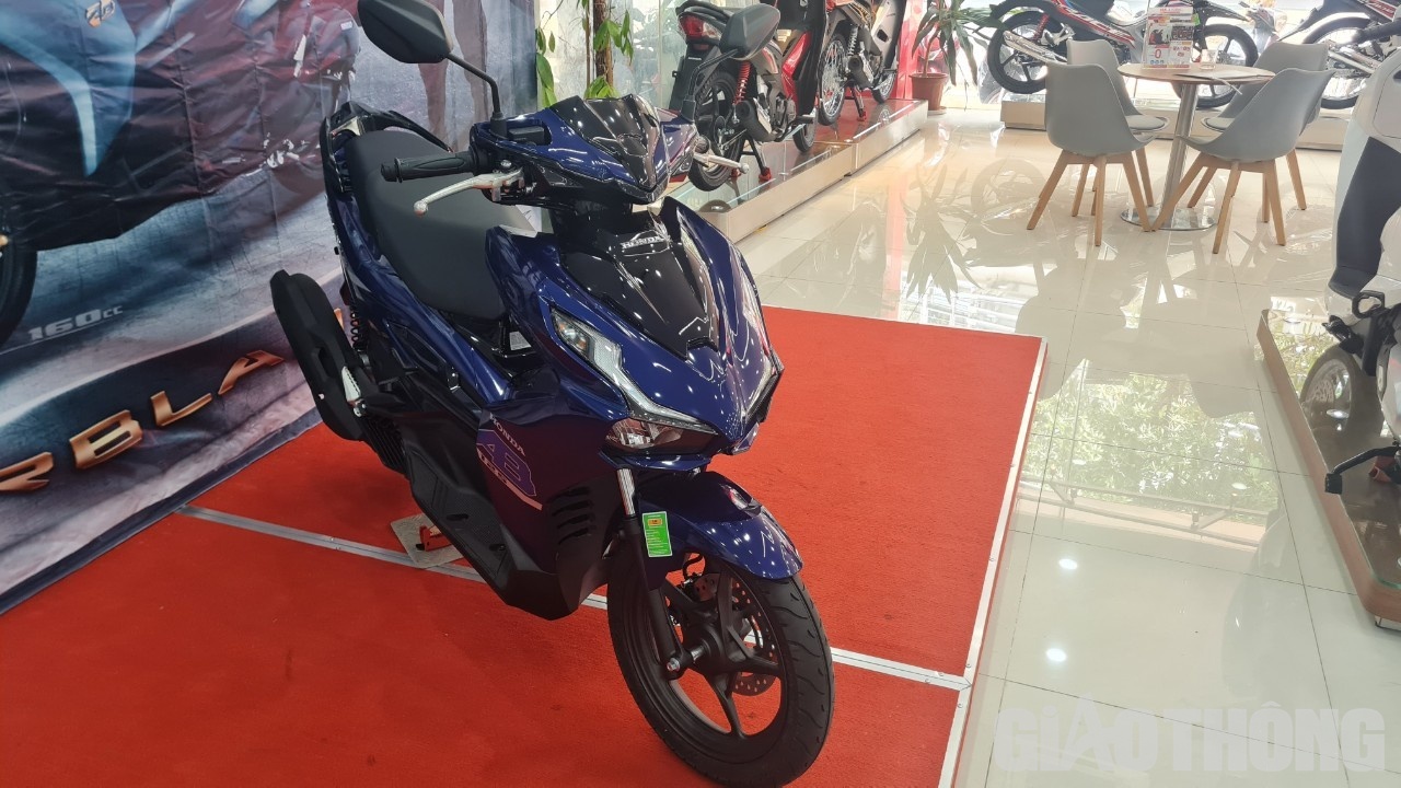 Honda Air Blade mới sở hữu vẻ ngoài ấn tượng lấy cảm hứng từ "tia sét" với những đường nét gọn gàng, sắc nét