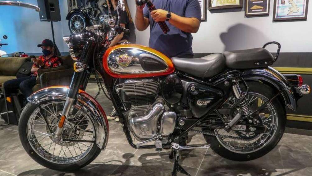 Royal Enfield Classic 350 2022 có 3 phiên bản với 7 màu sắc khác nhau. Xe theo đuổi phong cách thiết kế cổ điển truyền thống từ năm 1931