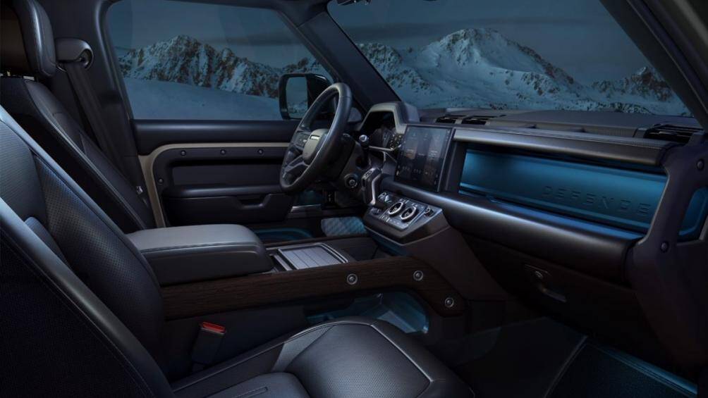 Người ngồi ở hàng ghế thứ 3 có thể thoải mái khi được trải nghiệm các tiện nghi như sưởi ghế, đệm tựa tay, ngăn chứa đồ, cổng sạc Type-C…