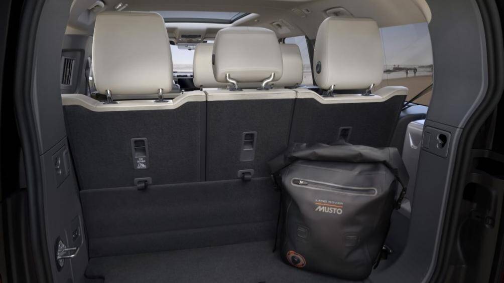 Xe có dung tích khoang hành lý ở mức 389 lít, sử dụng hai hàng ghế sẽ có dung tích 1.232 lít và 2.291 lít khi chỉ dùng hai ghế trước