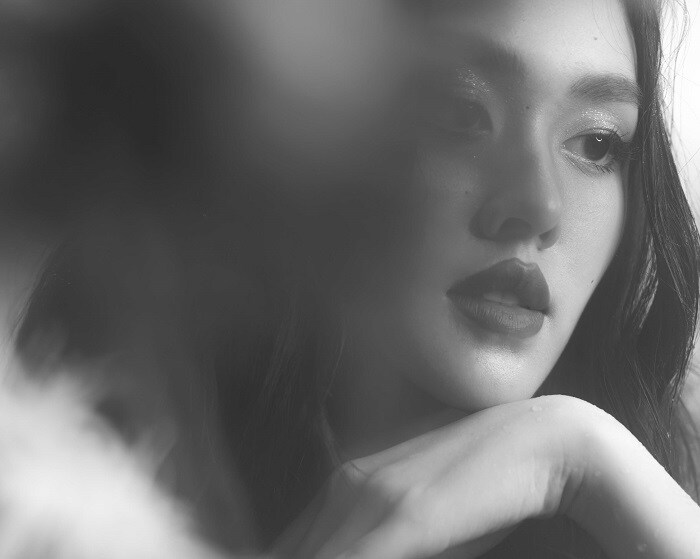 Vẻ đẹp thanh tú, có phần ma mị của mỹ nhân sinh năm 2000