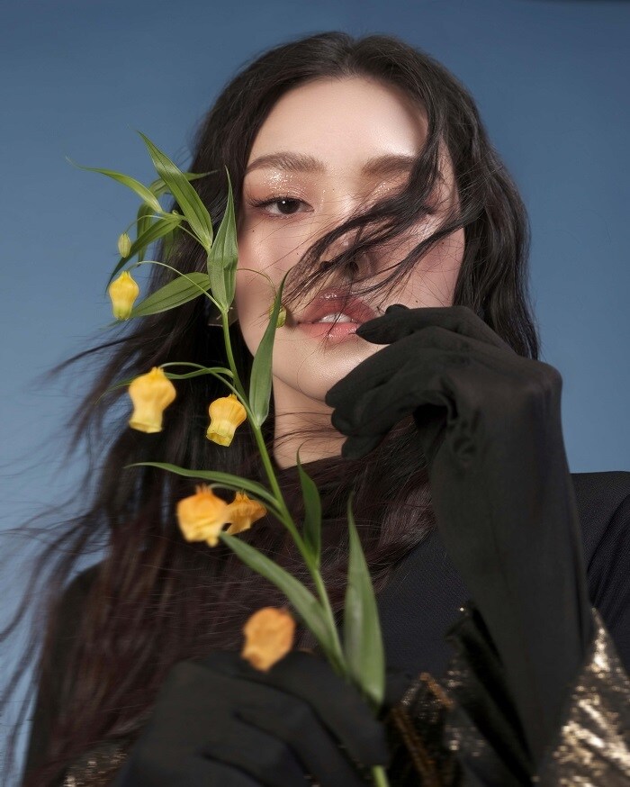 Cô mạnh dạn thử sức với tạo hình mới mẻ, khác hẳn vẻ công chúa, "bánh bèo" thường thấy