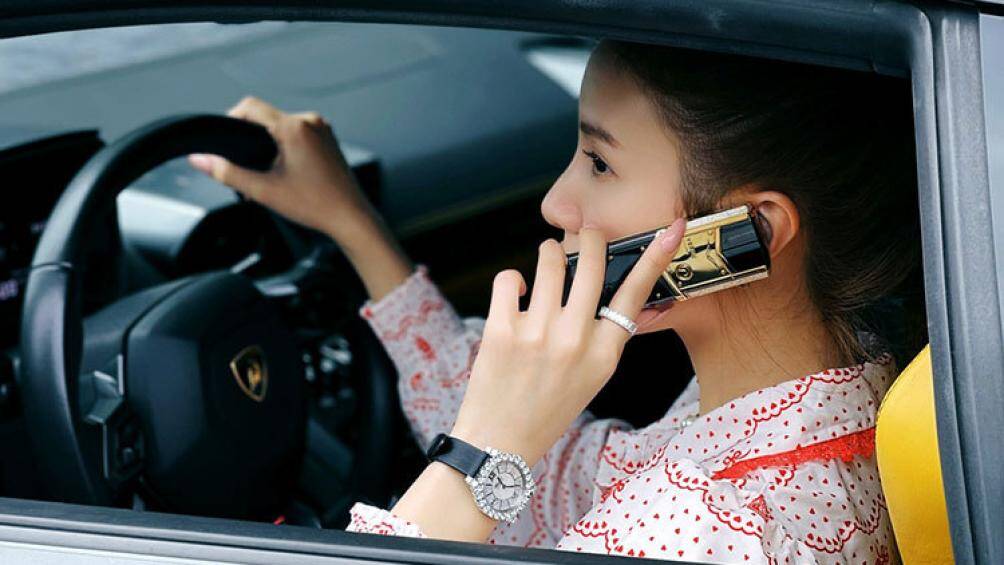 Thêm vào đó là bộ body kit độ chính hãng do hãng xe Lamborghini phát triển mang tên gọi Aero Kit với giá lên đến nửa tỷ đồng