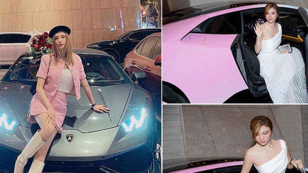 Xe có nửa thân trước được dán màu trắng và nửa thân sau màu hồng nhạt