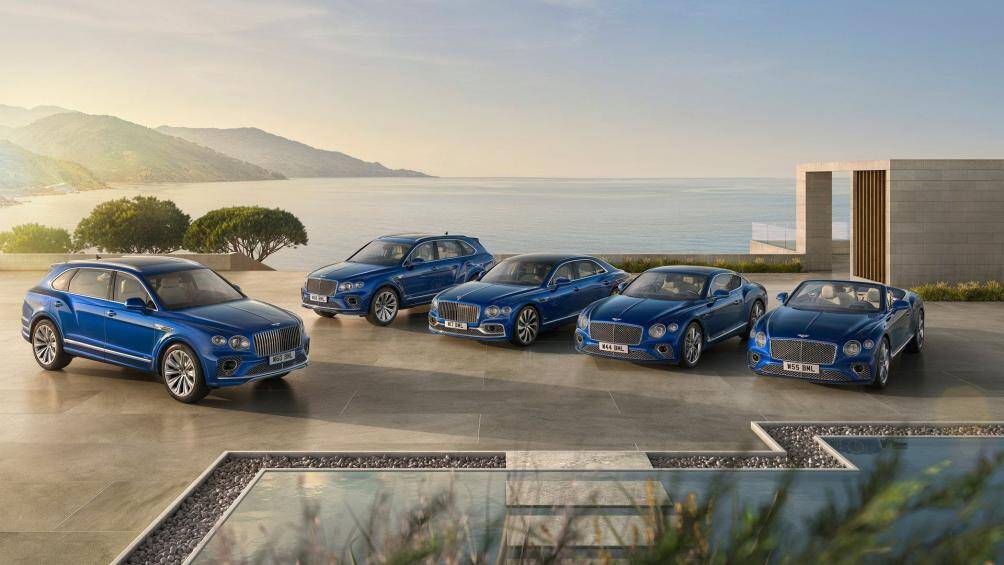 Bentley vừa ra mắt phiên bản đặc biệt mới có tên “Azure” dành cho toàn bộ các dòng xe của hãng gồm: Bentayga, Bentayga EWB và Flying Spur