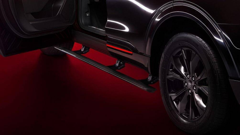 Ford trang bị cho Explorer 30th Anniversary Edition 2022 động cơ xăng EcoBoost 2.3L sản sinh công suất 276 mã lực và mô-men xoắn 425Nm