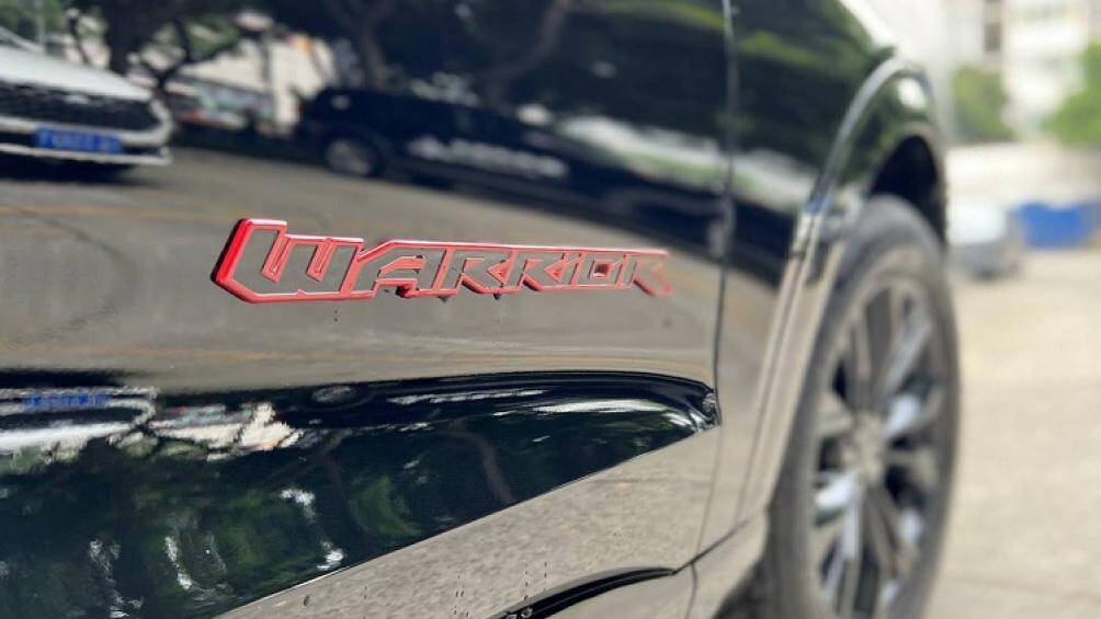 Ford chỉ bán ra với số lượng giới hạn 600 chiếc thuộc phiên bản Explorer 30th Anniversary Edition 2022, giá bán là 339.800 NDT (1,18 tỷ đồng).