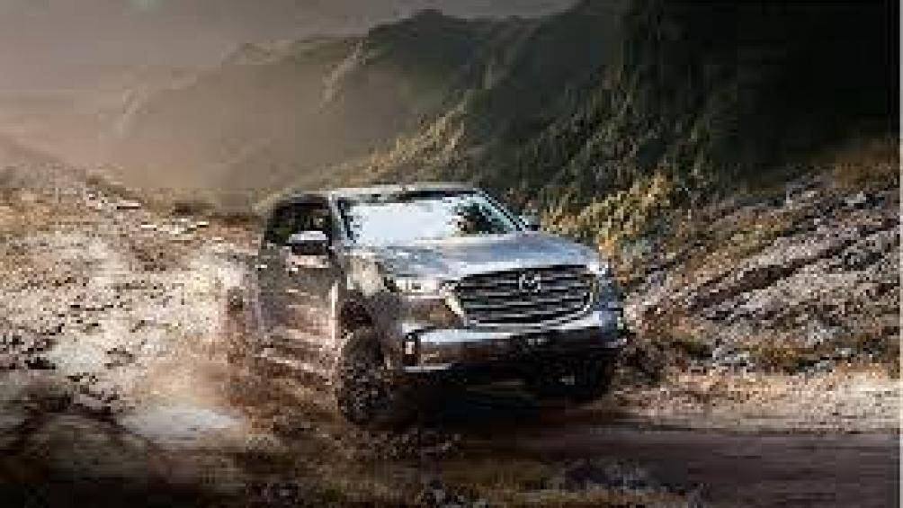 Mazda BT-50: Khoảng gầm sáng của Mazda BT-50 thế hệ mới nhất là 229 mm, có khả năng lội nước ở mức 800 mm